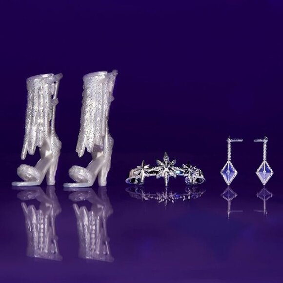 Hasbro Disney Princess Style Series Holiday Elsa Doll, Fashion Doll Accessories, - Picture 5 of 5